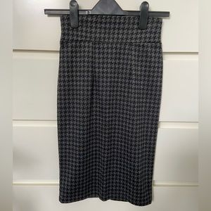 Le Chateau houndstooth pencil skirt